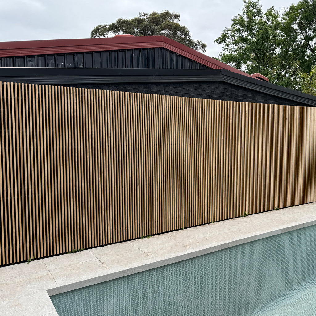 WOODFLEX Flexible Outdoor Hard Wood Batten Pool Fence Cladding - Oak ...