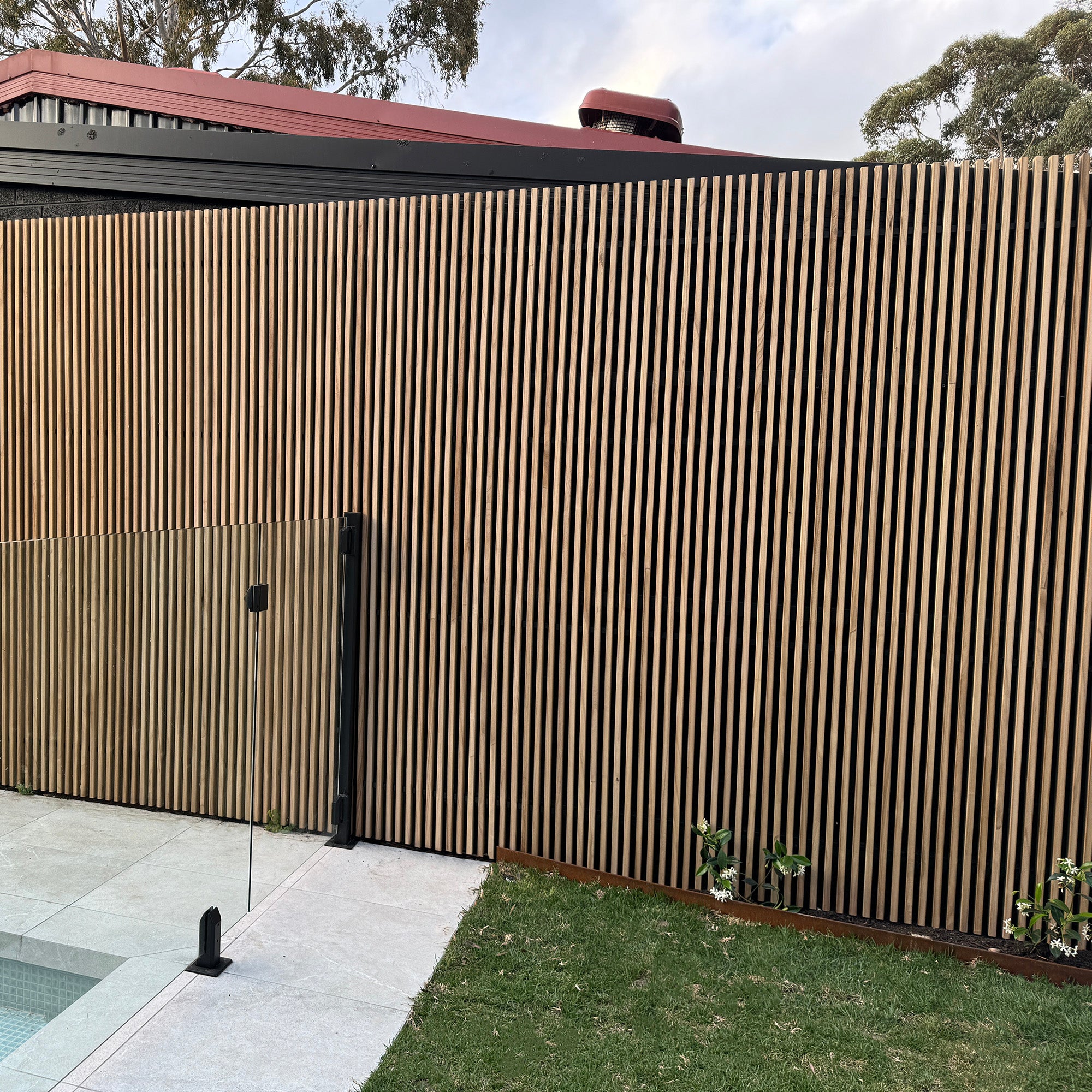 WOODFLEX Outdoor Hard Wood Slat Wall Fence Batten Screen Cladding - 24 ...