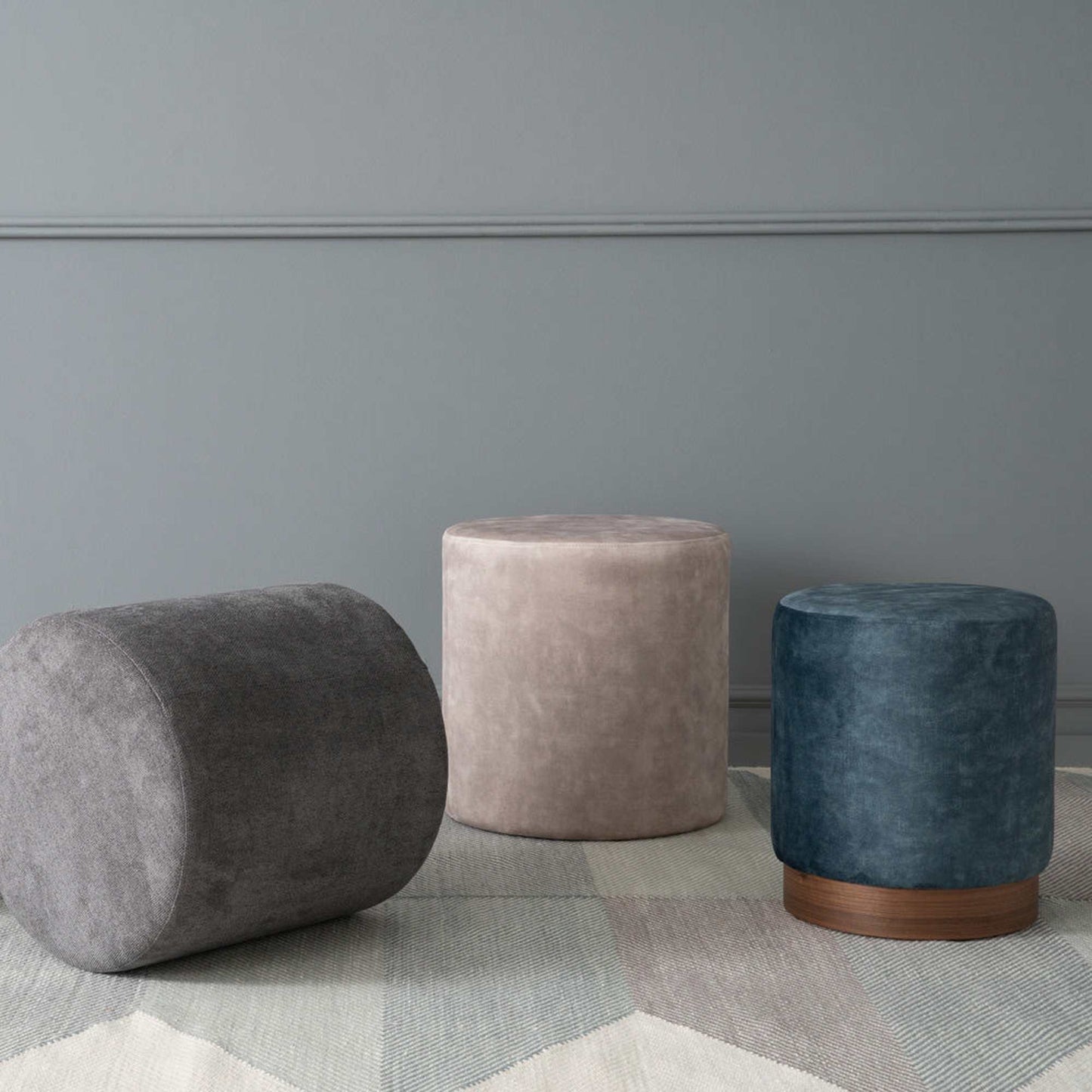 AURA Ottoman 37.5cm - Sapphire & Walnut