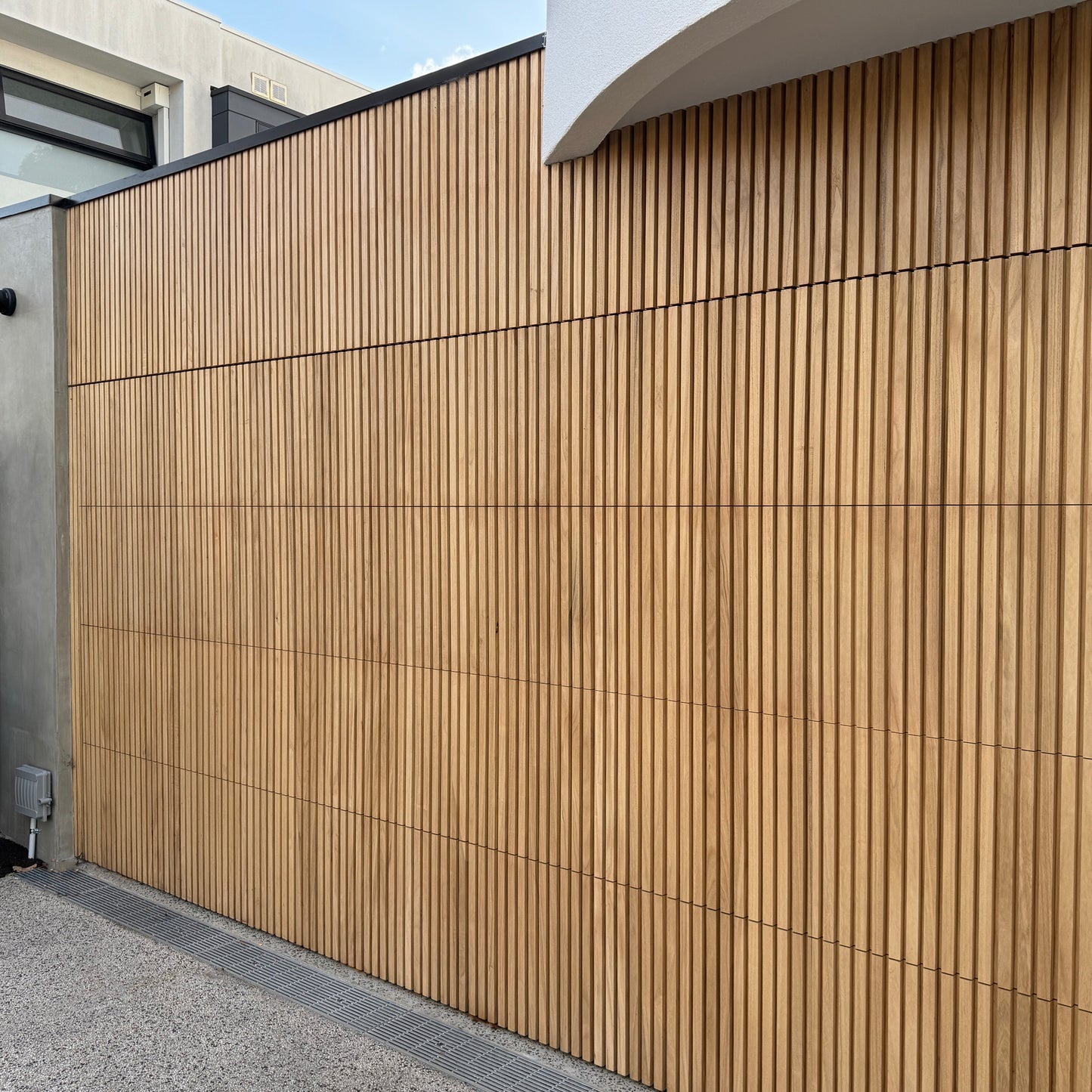 WOODFLEX Outdoor & Indoor Solid Hard Wood Slat Wall Ceiling Pool Fence Cladding - Paulownia - 2700mm x 545mm